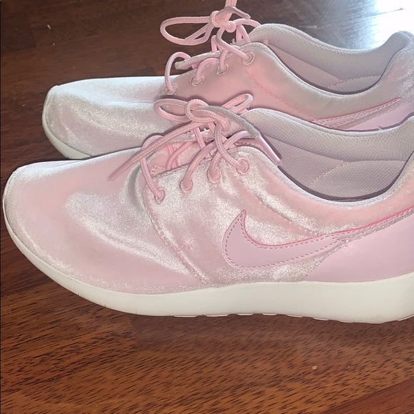 Nike Roshe One Arctic Pink - Picture 3 of 6